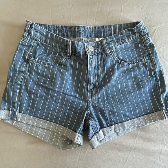 &Denim Blue Pinstripe cuff denim Shorts US 6 - Picture 4 of 7